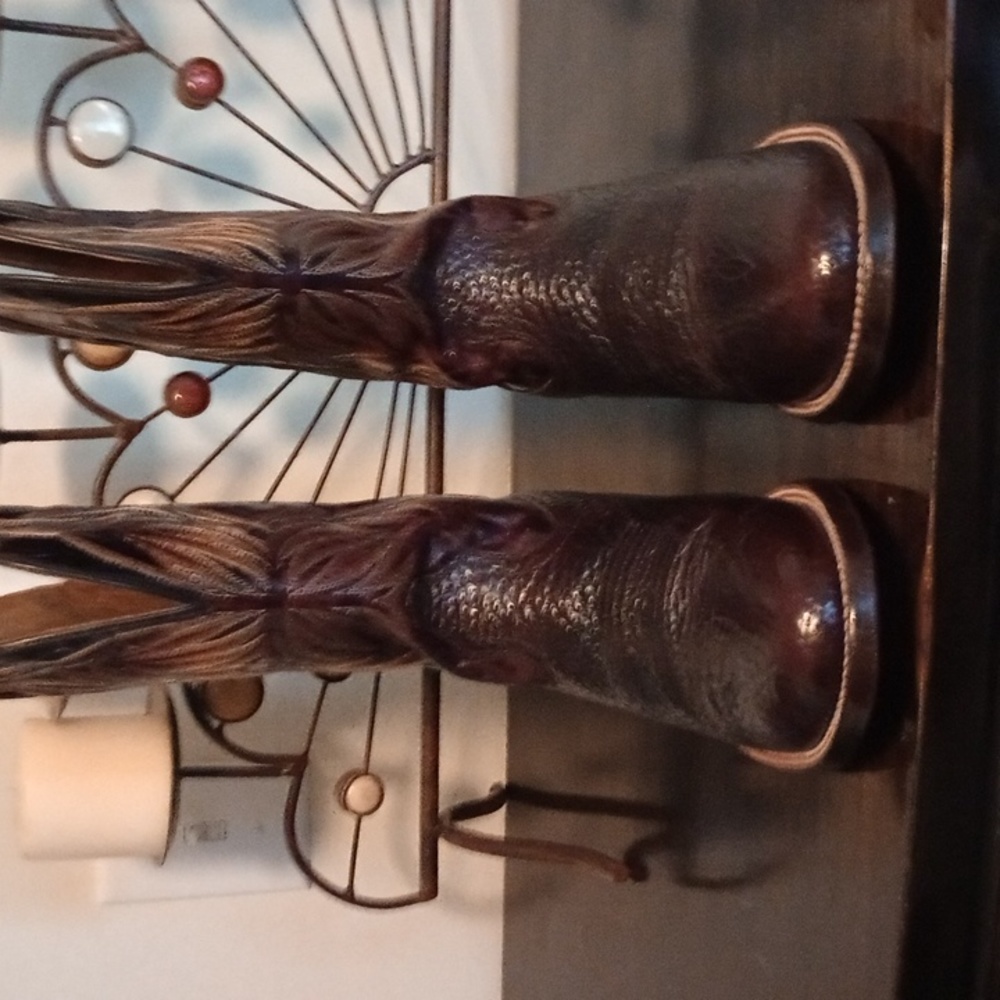 Ariat Cyclone Western leather boots Size 8.5 NO BREAK IN TIME. like new.